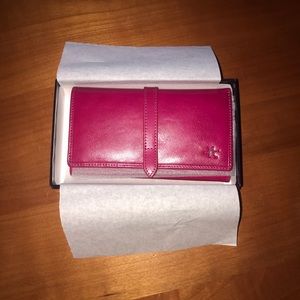 SOLD - Hot pink, NEW, leather wallet from Rome.